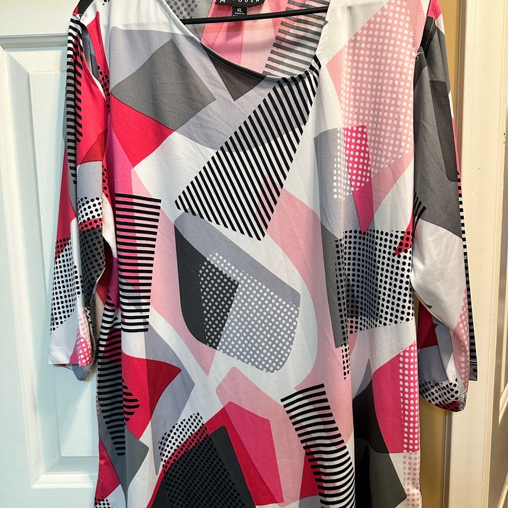 Geometric Patterned Blouse in Pink and Gray